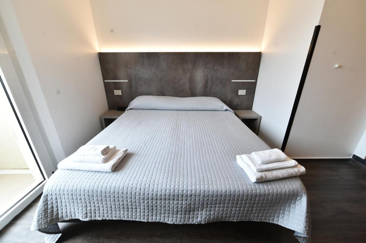 Hotel Okinawa Ρίμινι Εξωτερικό φωτογραφία