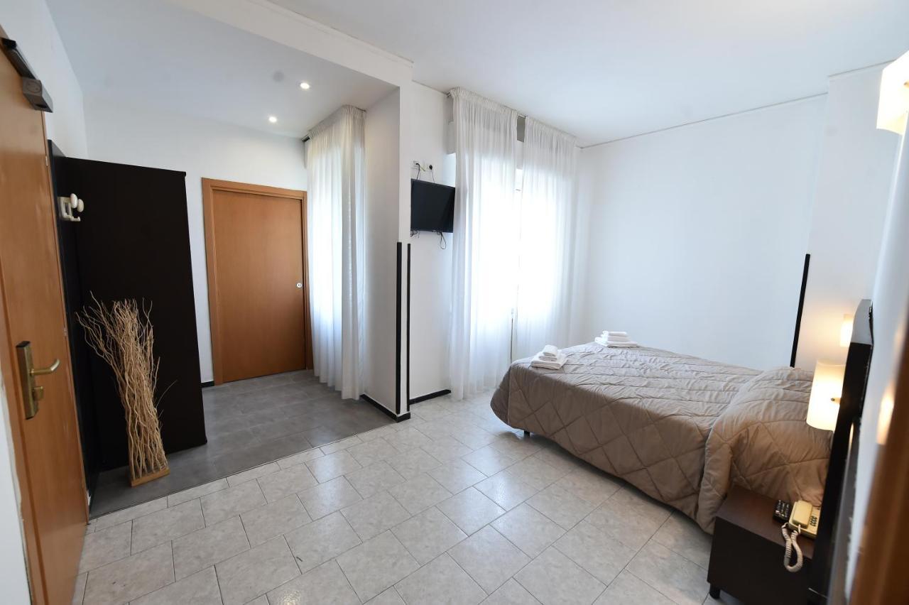 Hotel Okinawa Ρίμινι Εξωτερικό φωτογραφία