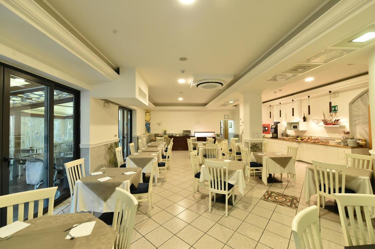 Hotel Okinawa Ρίμινι Εξωτερικό φωτογραφία