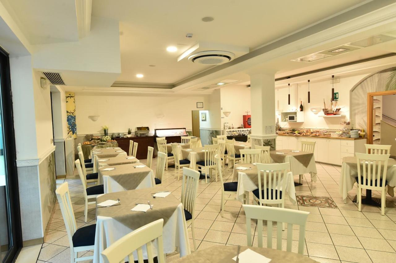 Hotel Okinawa Ρίμινι Εξωτερικό φωτογραφία
