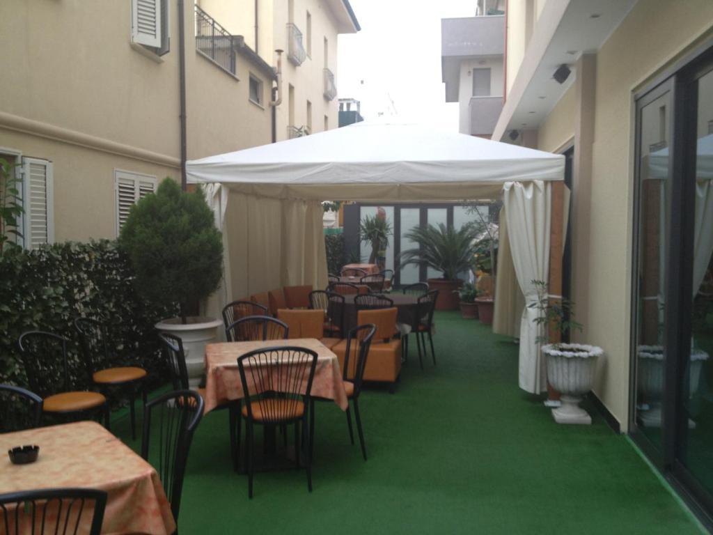 Hotel Okinawa Ρίμινι Εξωτερικό φωτογραφία