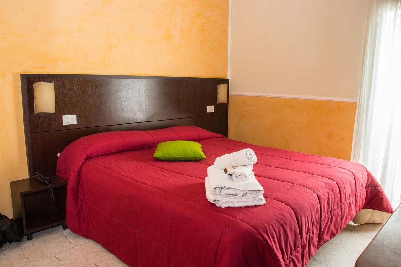 Hotel Okinawa Ρίμινι Εξωτερικό φωτογραφία
