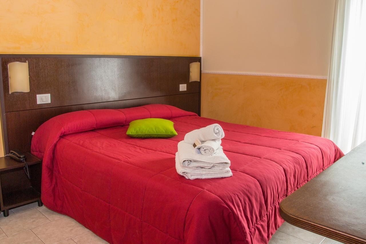 Hotel Okinawa Ρίμινι Εξωτερικό φωτογραφία